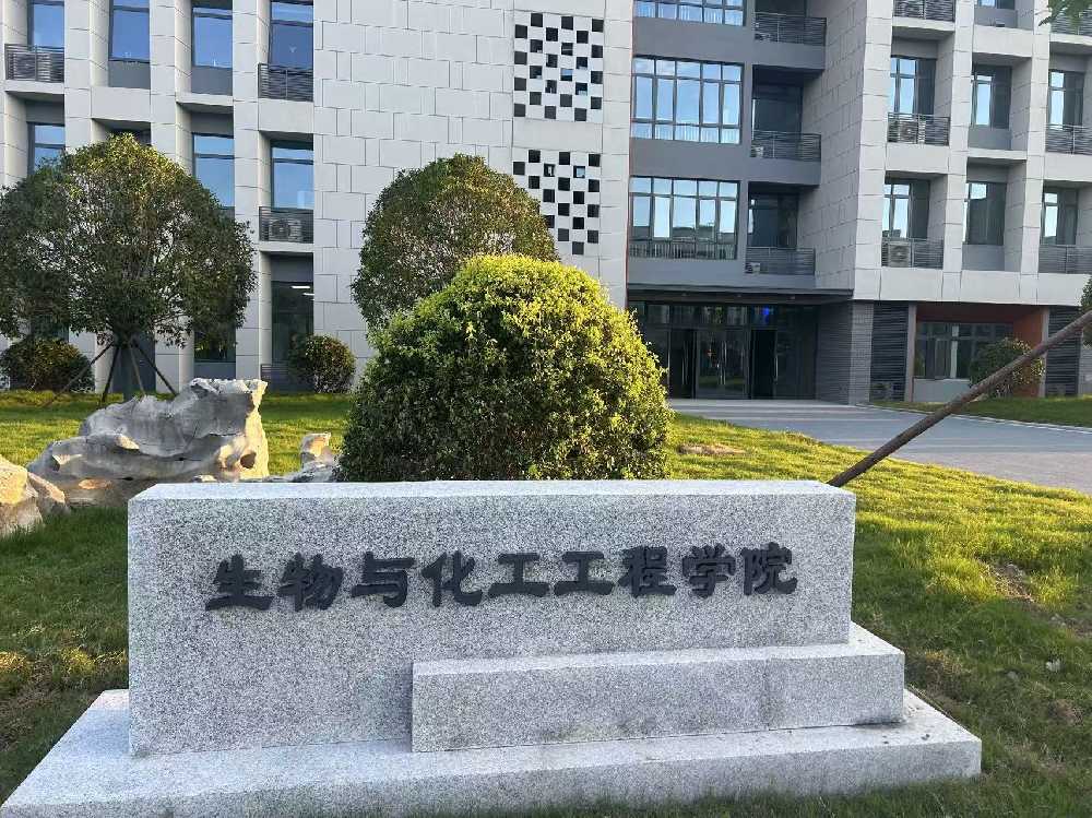 巴马瑶族自治县扬州职业大学体育场高杆灯项目